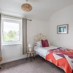 Central Property With Free Parking, 10 Min Walk To Bar Walls