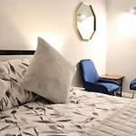 Priory Studio- New Apartment Inside The City Walls