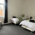 Cosy House Close To City Centre & Racecourse