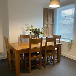 Cosy House Close To City Centre & Racecourse