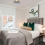 Stylish And Most Central 2 Bed -Free Parking
