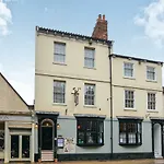 Intown - 60 Second Walk 2 Minster!