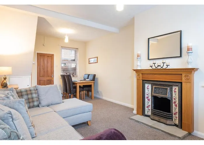 Beautiful 2 Bed With Free Parking - Pass The Keys