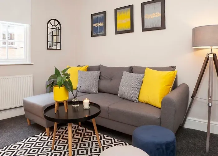 Stylish And Most Central 2 Bed -Free Parking