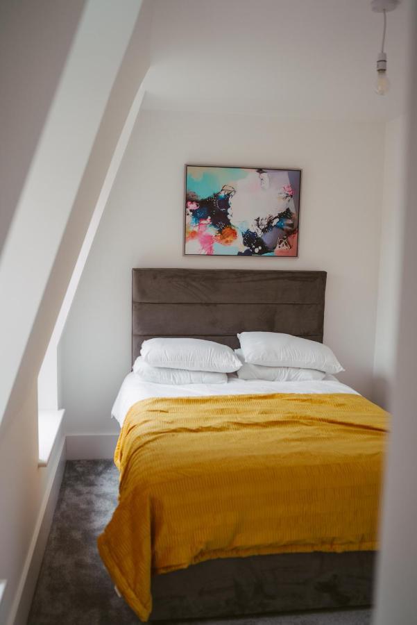 Riverside Apartment *