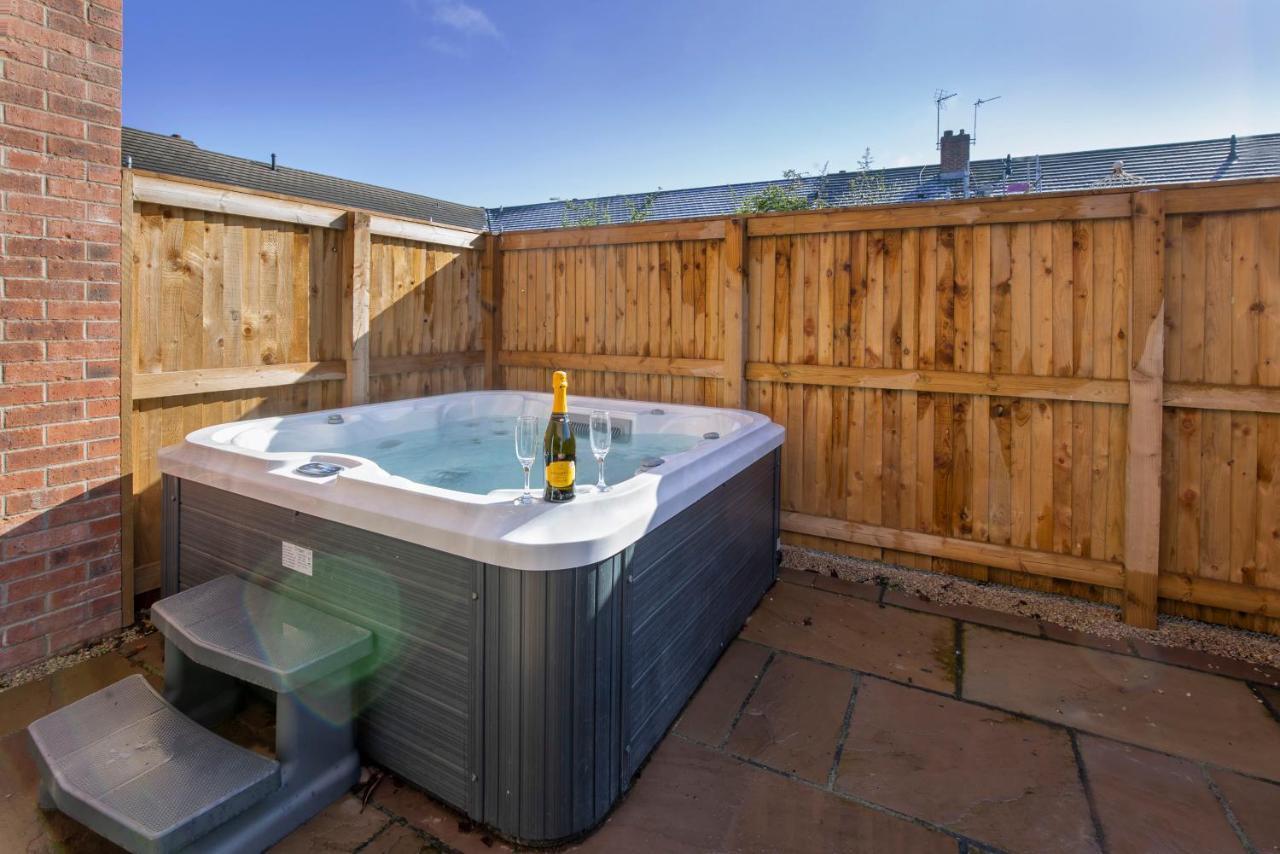The Ebor With Hot Tubs Holiday home