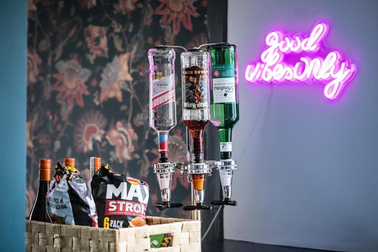 The Woolpack - Unforgettable Group Getaway In Apartment
