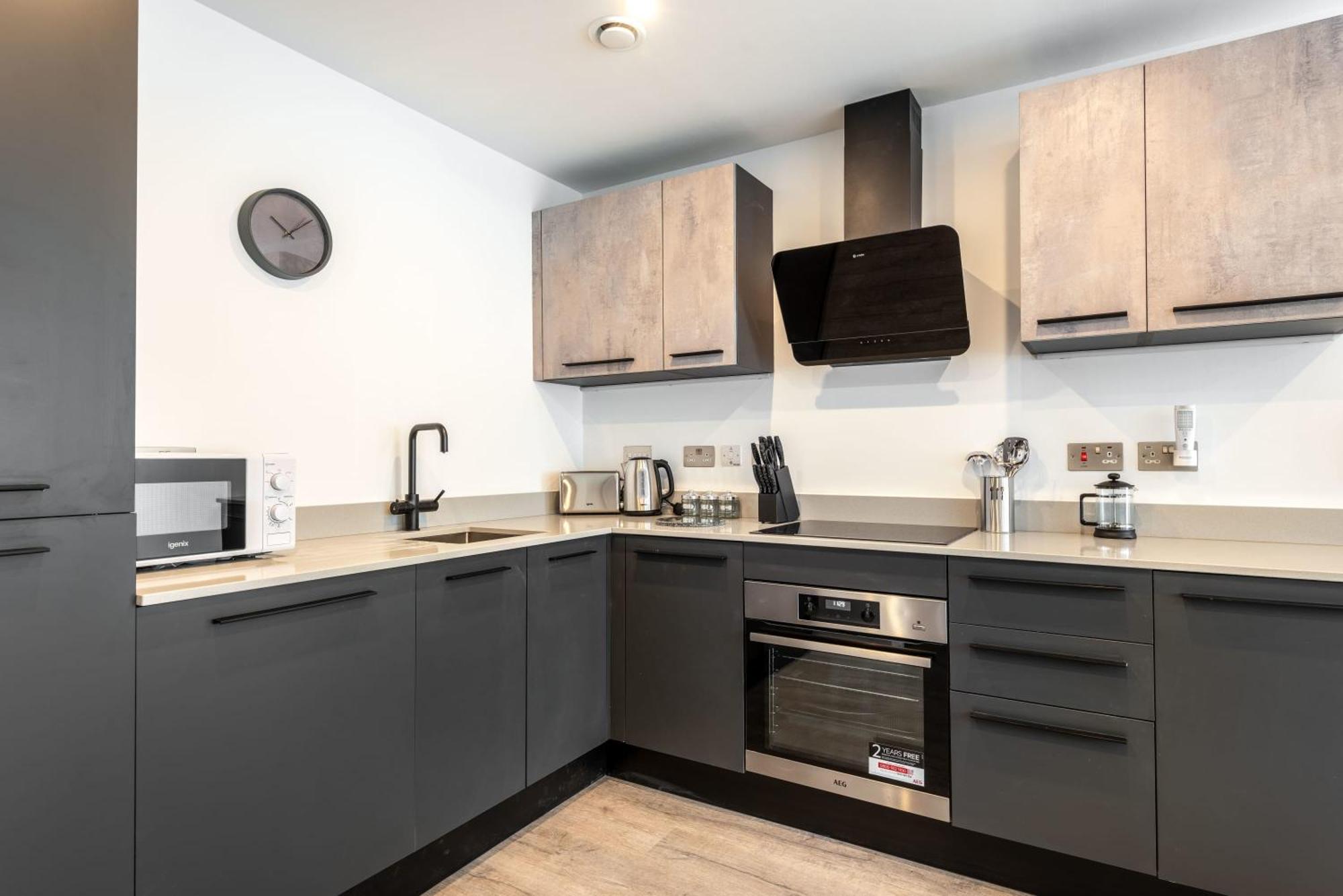 Stayzeni, Ouse Court Modern 2 Bed Flat Apartment *