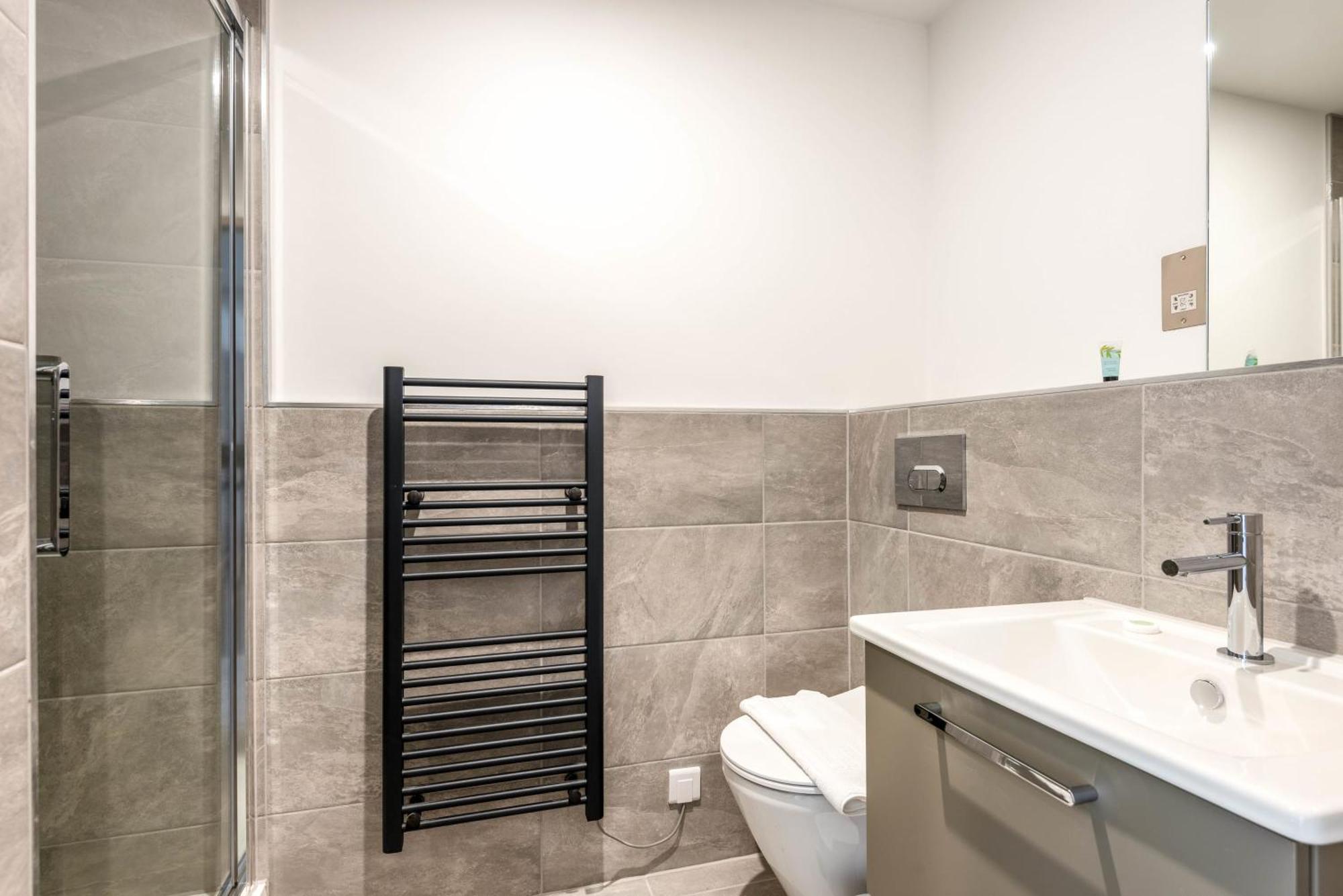 Stayzeni, Ouse Court Modern 2 Bed Flat