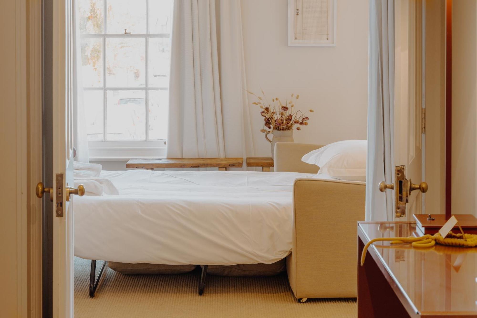 No 1 By Guesthouse, 4*