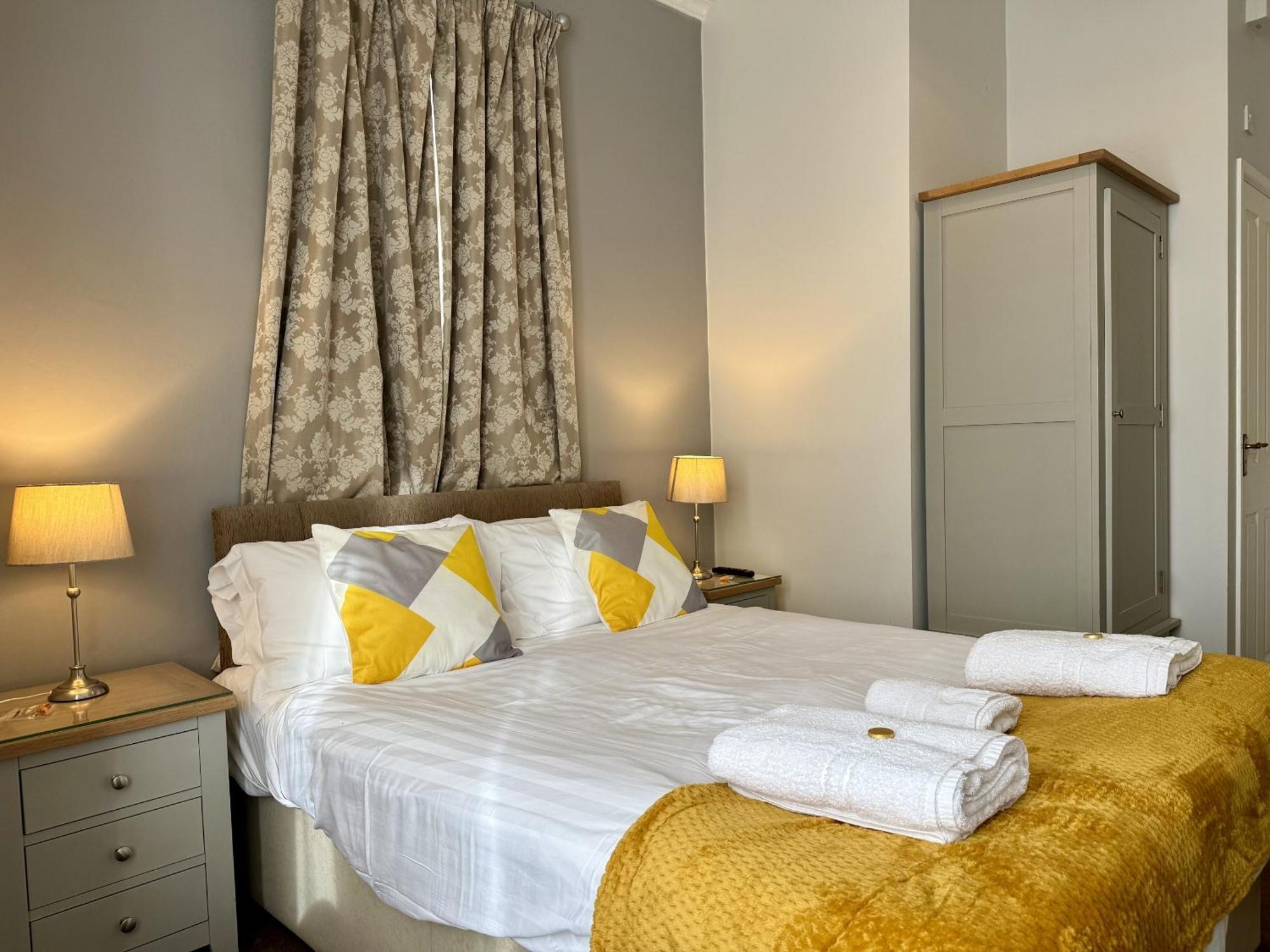 The Crescent Guest house *