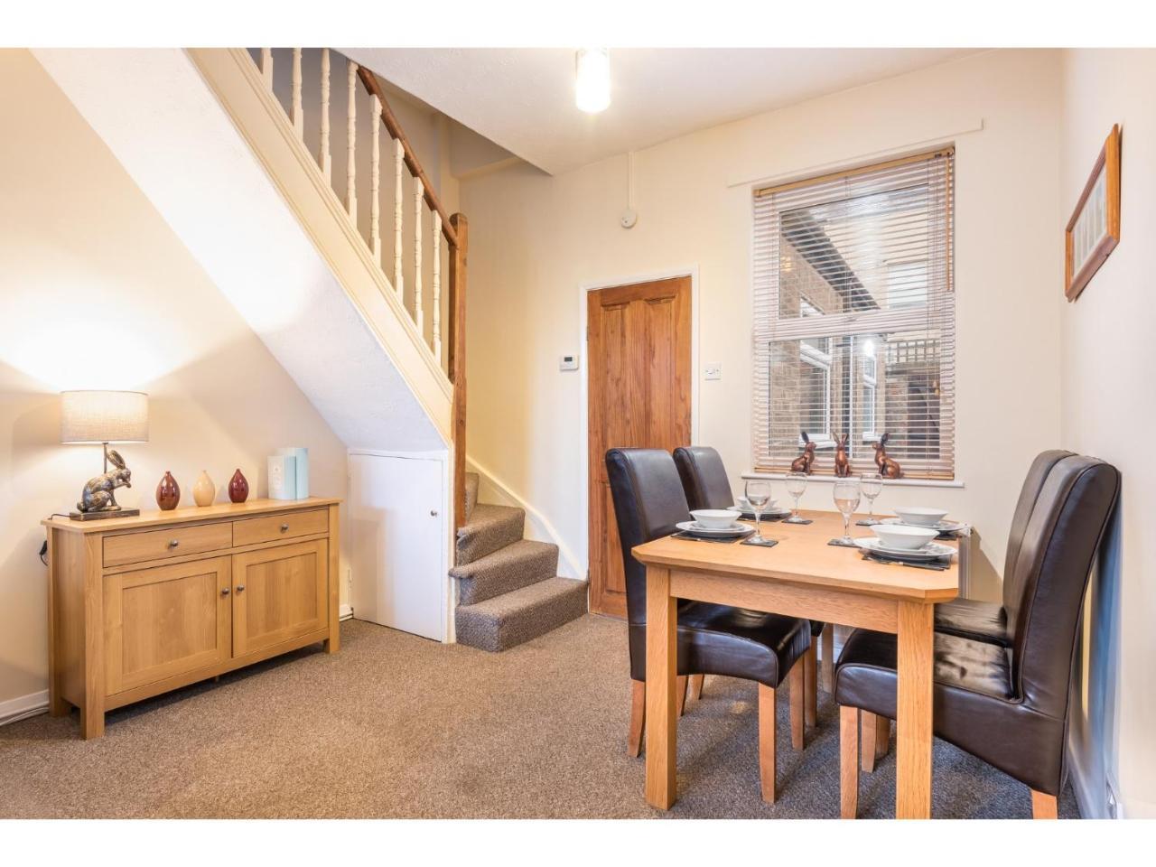 Beautiful 2 Bed With Free Parking - Pass The Keys *