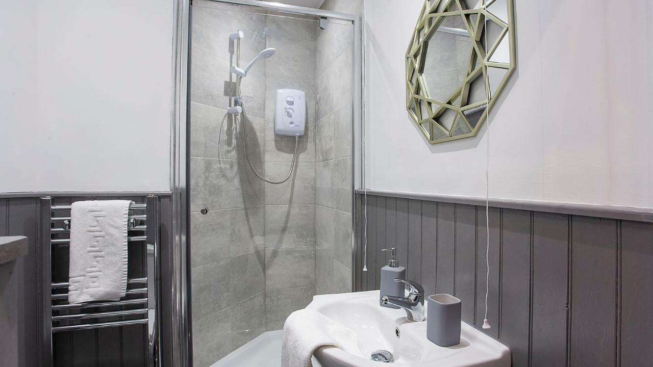 Stylish And 2 Bed -free Parking Apartment York