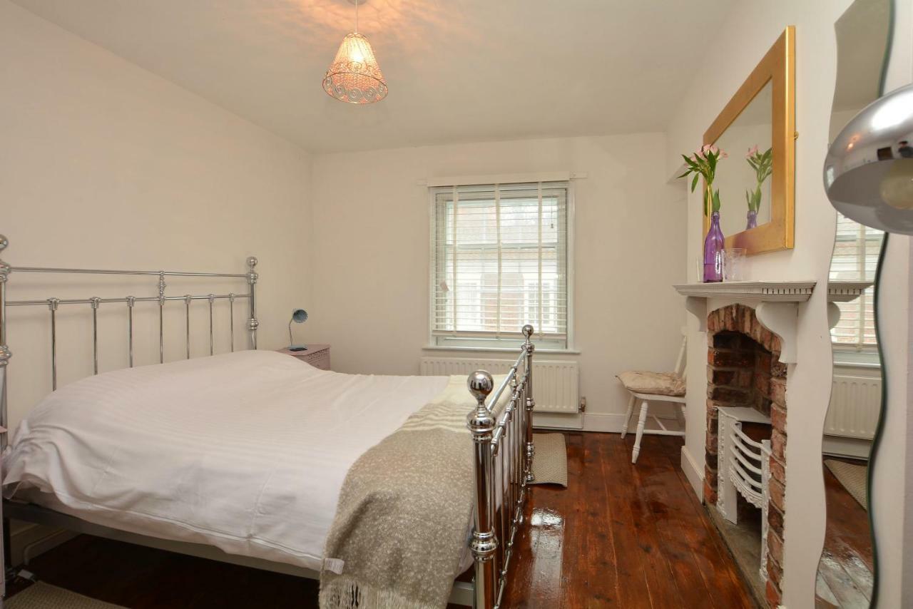 Guest house Intown - 60 Second Walk 2 Minster!
