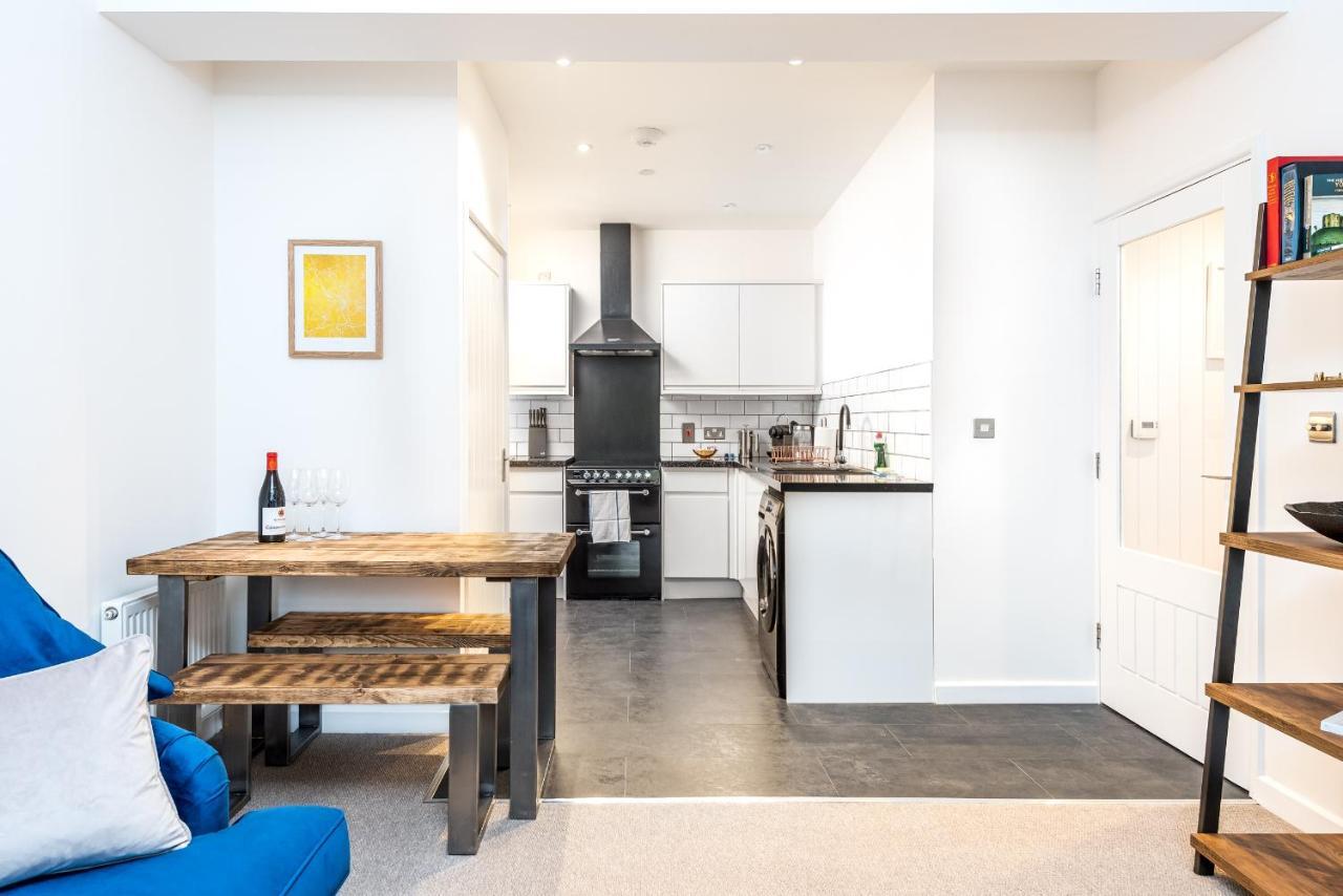 Apartment Stylish Modern Flat With Parking - Pass The Keys *