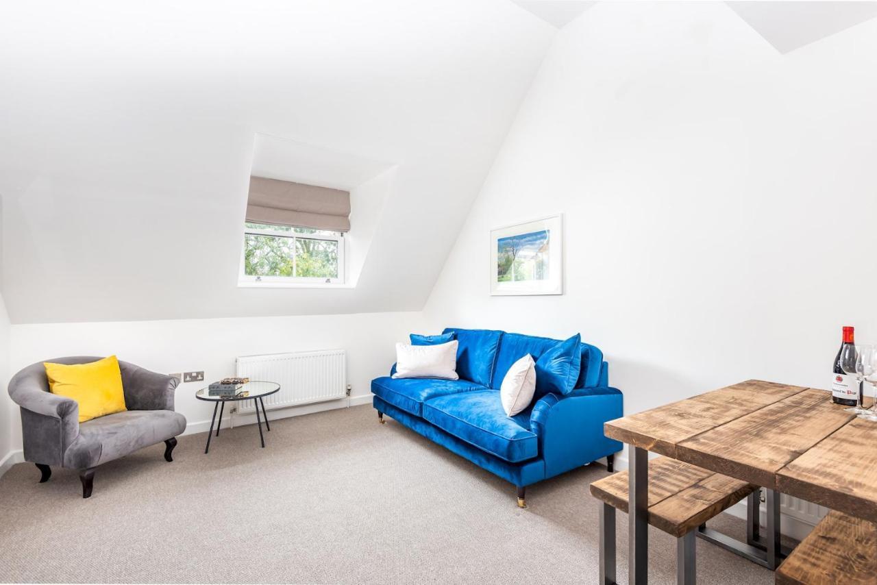 Stylish Modern Flat With Parking - Pass The Keys Apartment