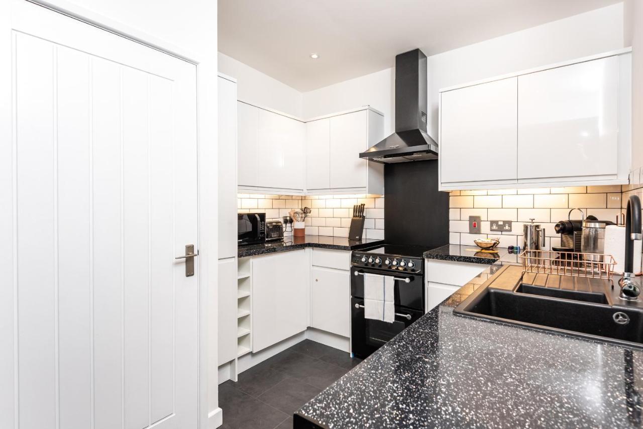 Stylish Modern Flat With Parking - Pass The Keys York