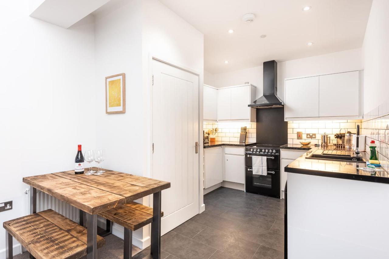 Stylish Modern Flat With Parking - Pass The Keys