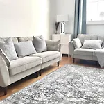 County House - The White Apartment