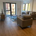 Icona - Brand New City Centre Apartment