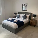 Icona - Brand New City Centre Apartment