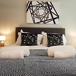 2 Bedroom Apartment, Free Parking