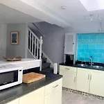 Stay In The Heart Of York At The Hampden - Free Parking - York Holiday Home