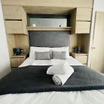 Hideaway Retreat With Hot Tub