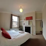 2-Bed Terraced Home - 5 Min Walk To The City Walls