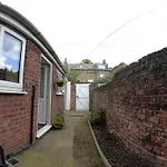 2-Bed Terraced Home - 5 Min Walk To The City Walls