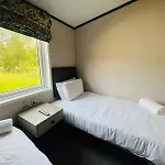 Teejay\'S Lodge With Hot Tub
