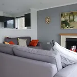 Hollicarrs - Honeycomb Lodge