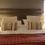 Hollicarrs - Honeycomb Lodge