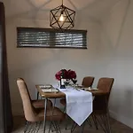 Hollicarrs - Honeycomb Lodge