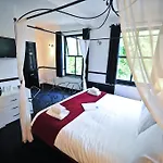 Hotel Noir