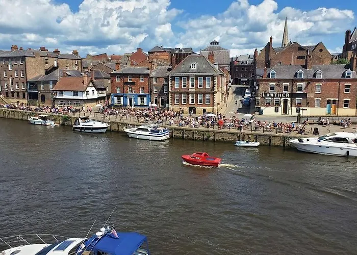 The Riverside At Woodsmill Quay With Parking