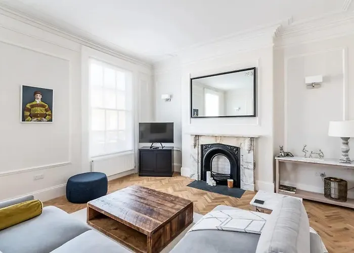 Pass The Keys Luxurious Duplex With Parking