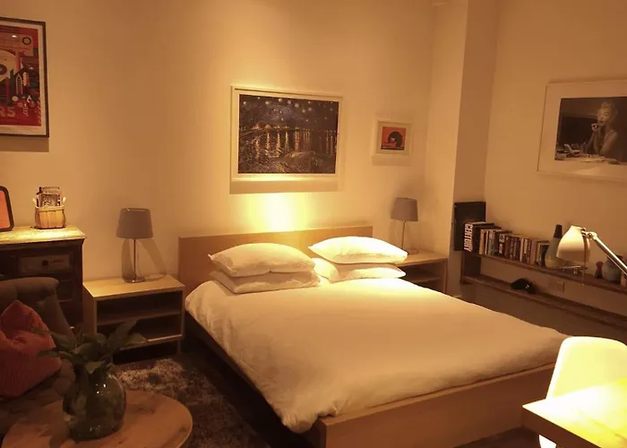Cool Room In Shared House