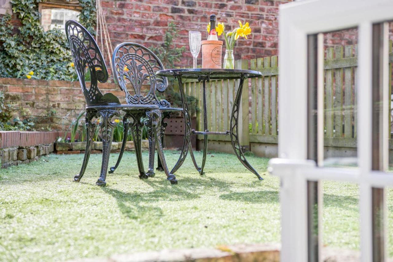 The Tansy House On Queen Street Apartment York
