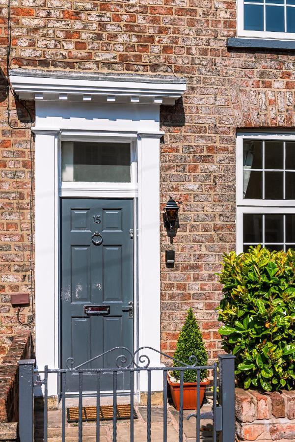 15 Brownlow Street *