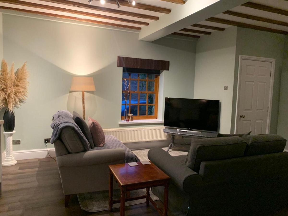One, The Carriage House, Apartment