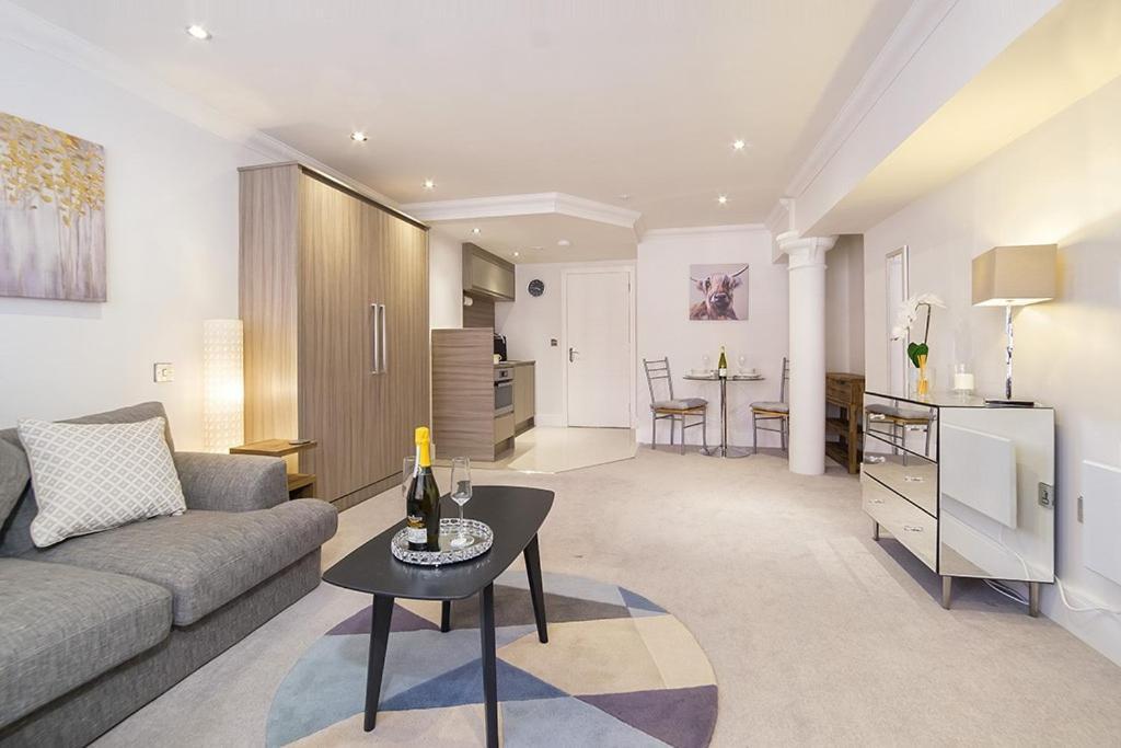 55 Cocoa York, Free Parking Onsite Apartment
