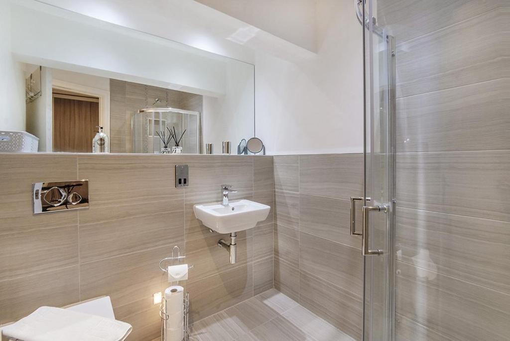 55 Cocoa York, Free Parking Onsite Apartment