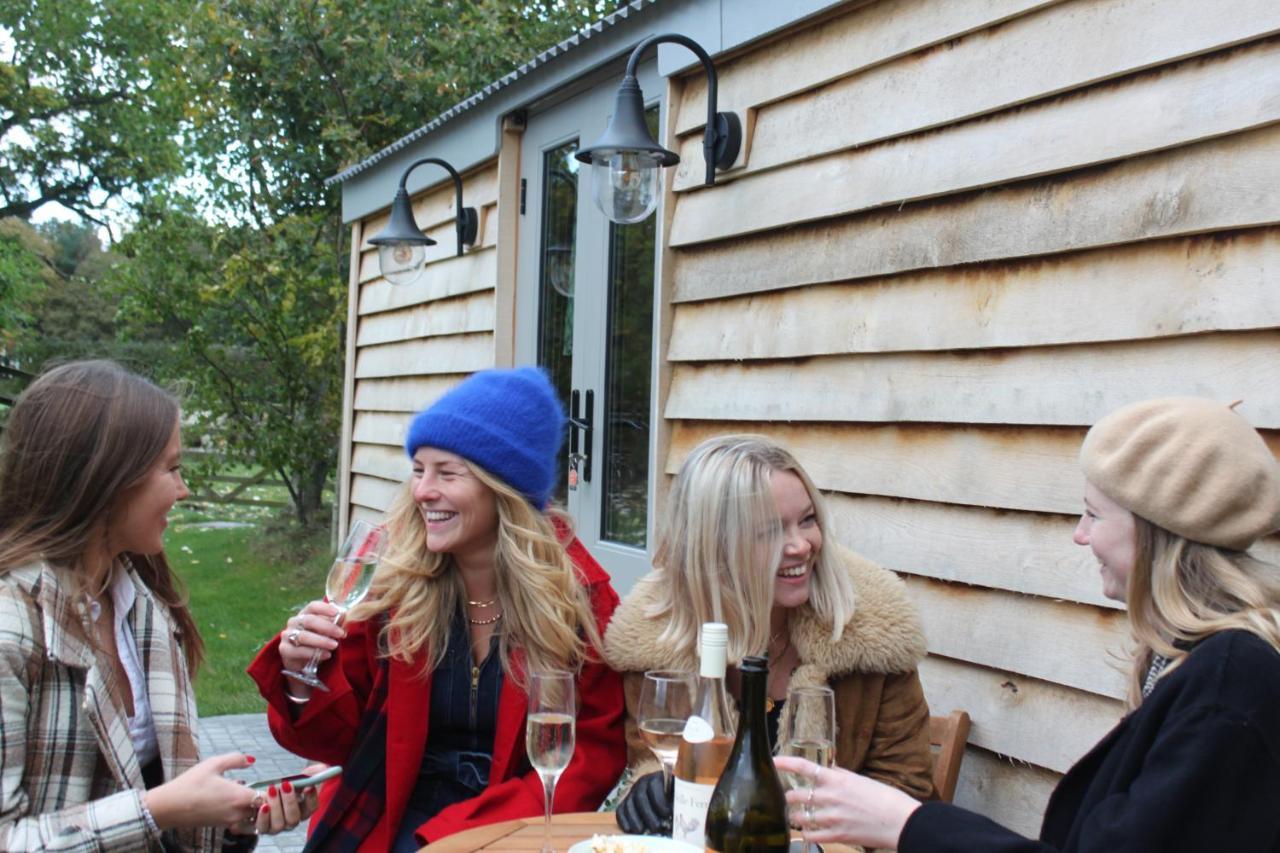 Luxury Shepherds Hut - The Moorhen By The *