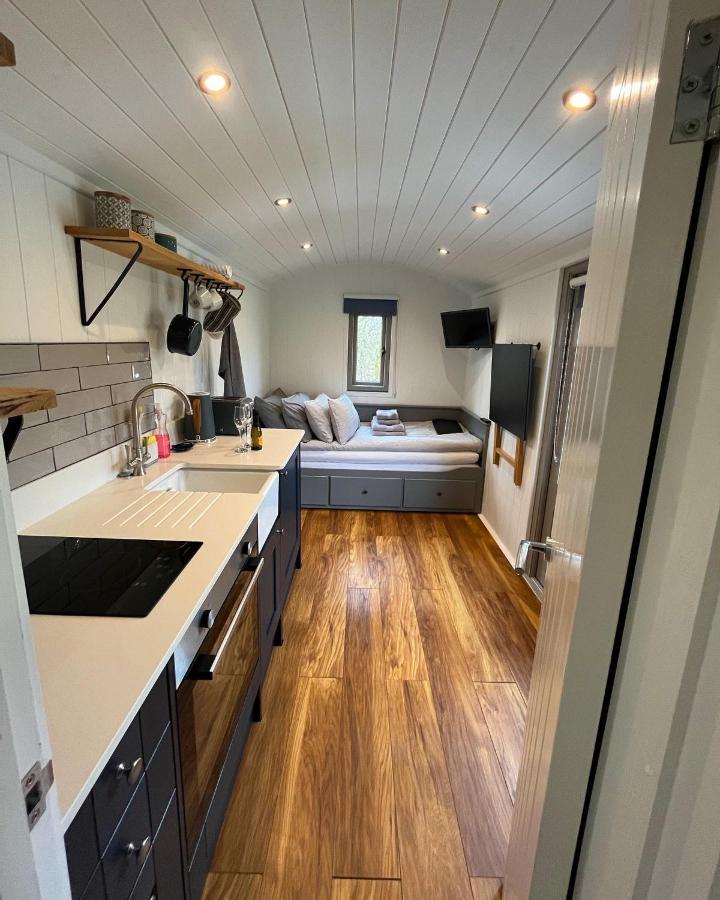 Luxury Shepherds Hut - The Moorhen By The * York