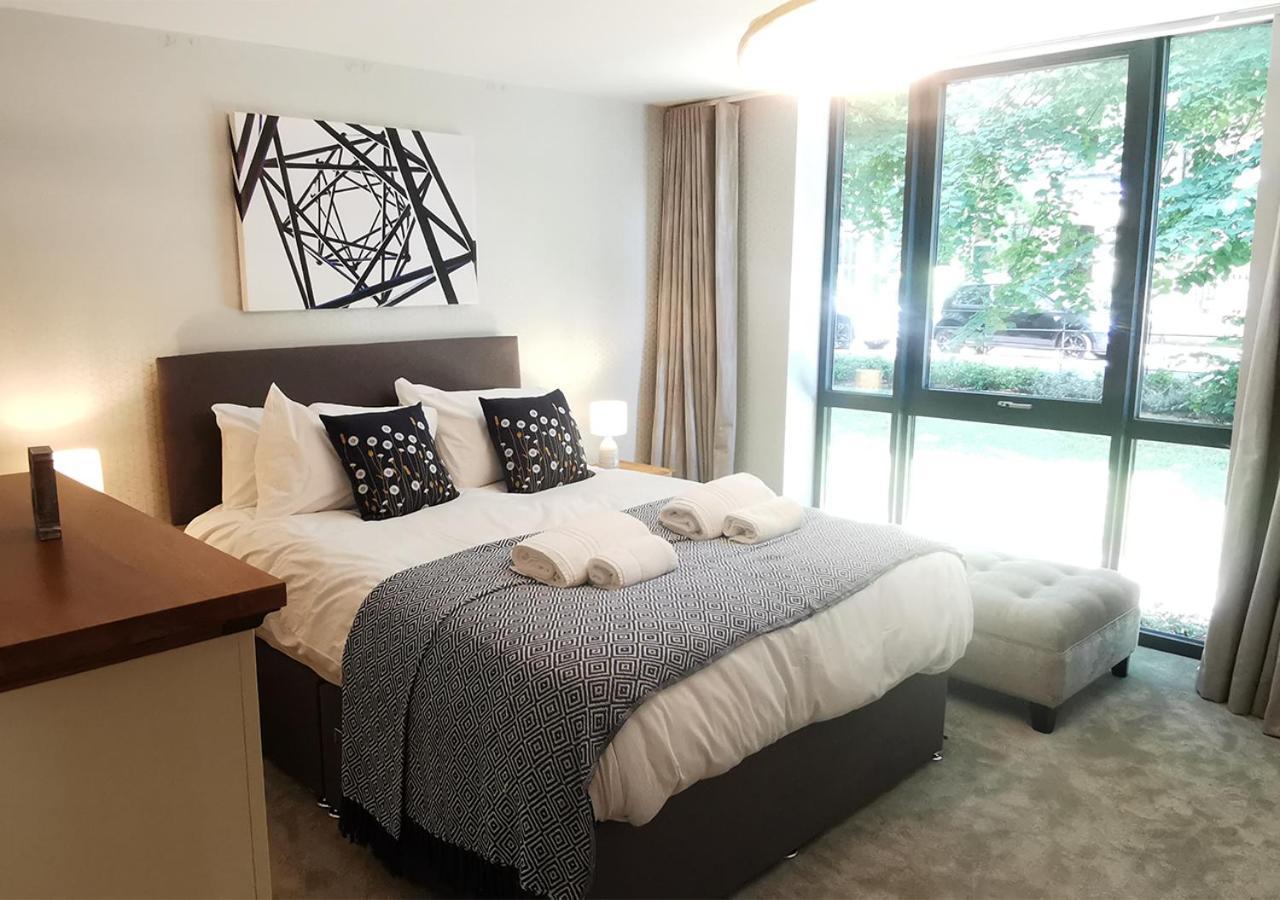 2 Bedroom Apartment, Free Parking Apartment *
