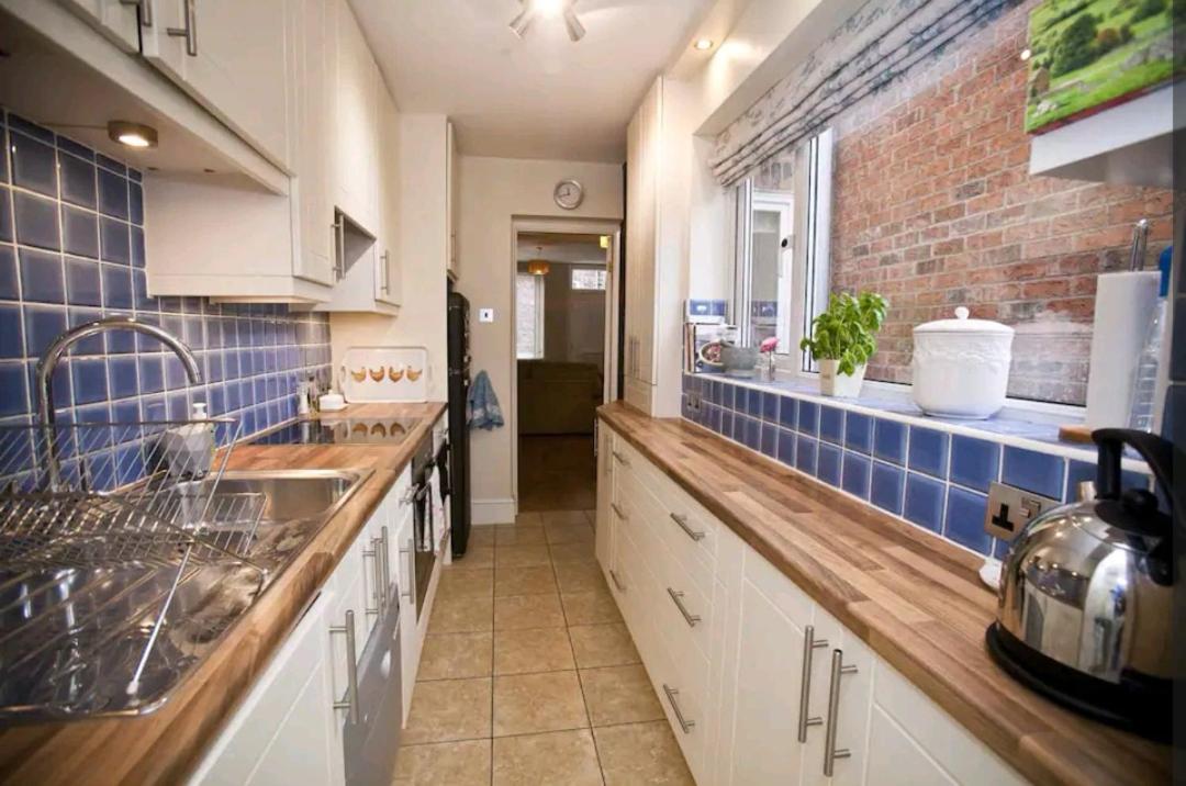 Cosy Little Just Outside Walls Holiday home
