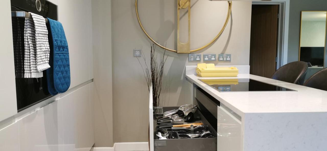 2 Bedroom Apartment, Free Parking Apartment