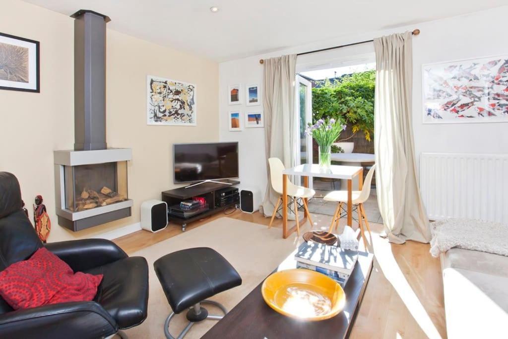 Walking Distance To Racecourse And Centre Holiday home