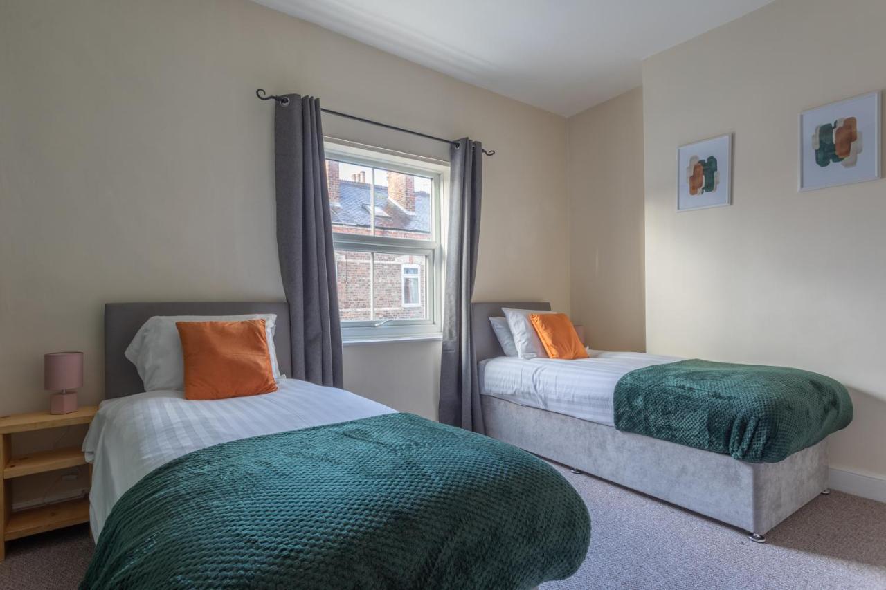 Milton Stays: Cosy Centre House With Garden And Parking *
